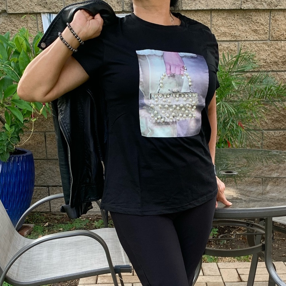 Black shirt with pearly 👛 purse